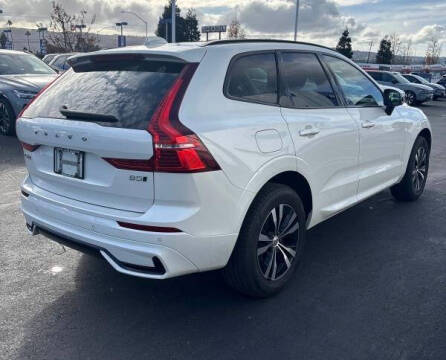2024 Volvo XC60 B5 Core Dark Theme