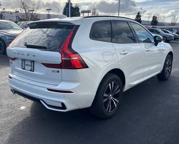 2024 Volvo XC60 B5 Core Dark Theme