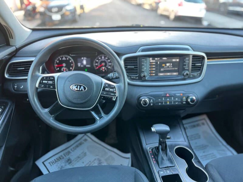 2019 Kia Sorento LX photo 13