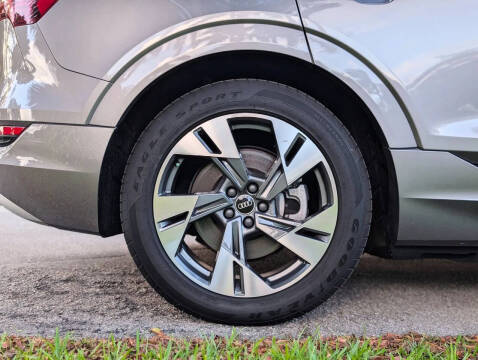 2021 Audi e-tron quattro Premium