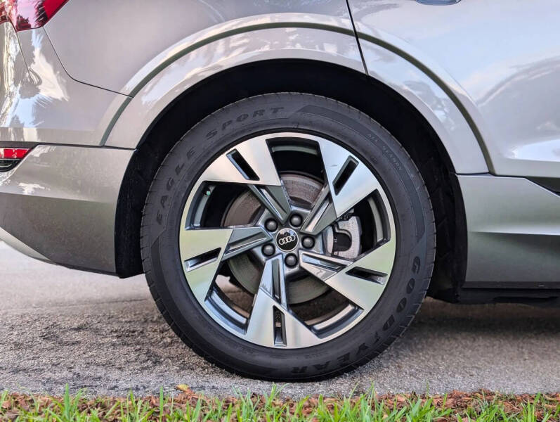 2021 Audi e-tron quattro Premium