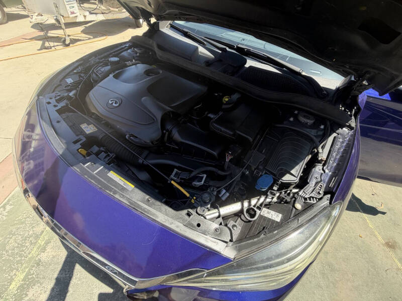 2017 Infiniti QX30 Premium