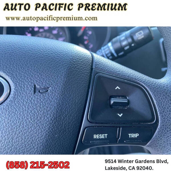 2015 Kia Rio 5-Door LX