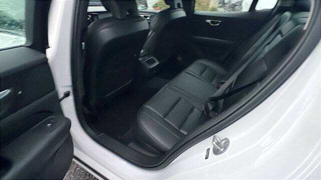 2024 Volvo S60 B5 Core Dark Theme