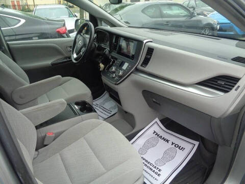 2017 Toyota Sienna LE 8-Passenger