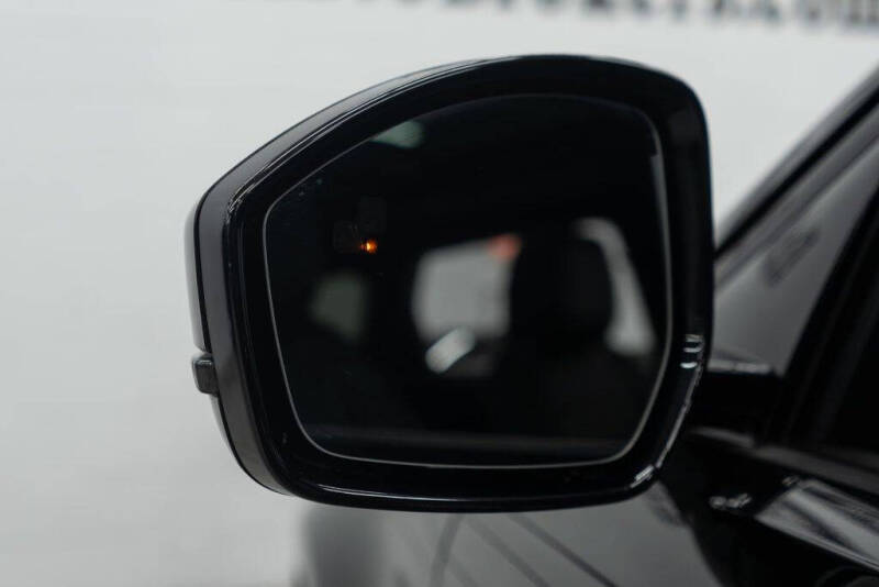 2023 Land Rover Range Rover Evoque P300 R-Dynamic HST