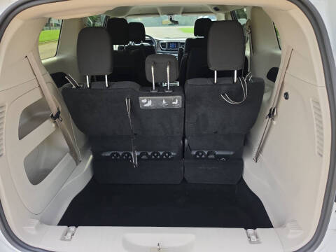 2020 Chrysler Voyager LX