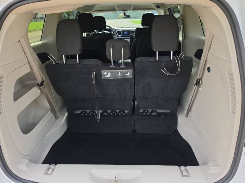 2020 Chrysler Voyager LX