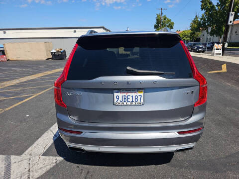 2016 Volvo XC90 T6 Momentum