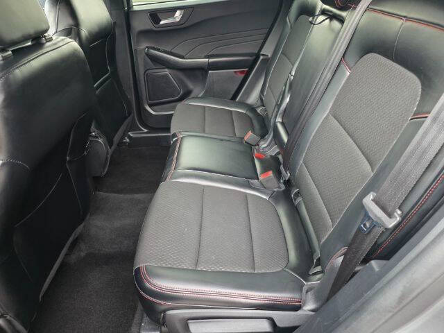 2025 Ford Escape ST-Line - Photo 13