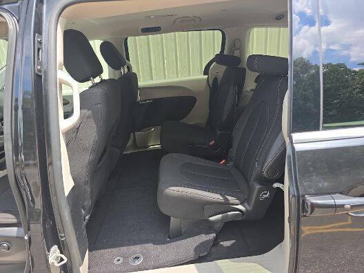 2022 Chrysler Voyager LX