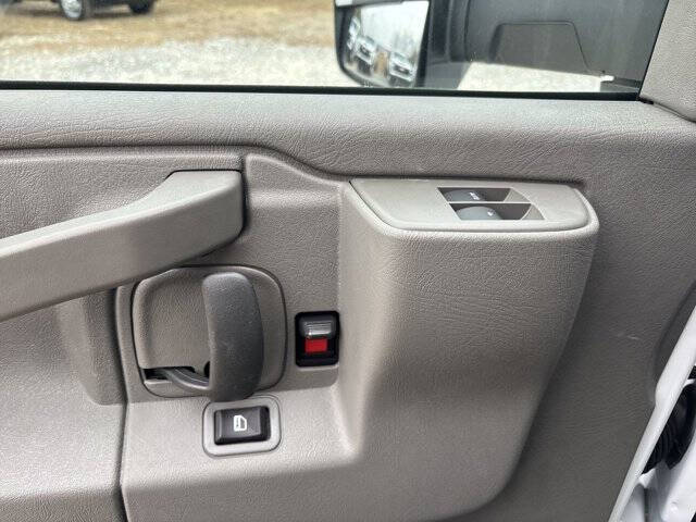 2025 Chevrolet Express 3500