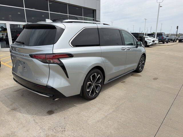 2025 Toyota Sienna Platinum 7-Passenger