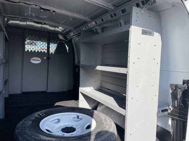 2025 Chevrolet Express 2500