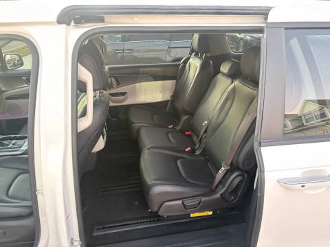 2024 Kia Carnival LX