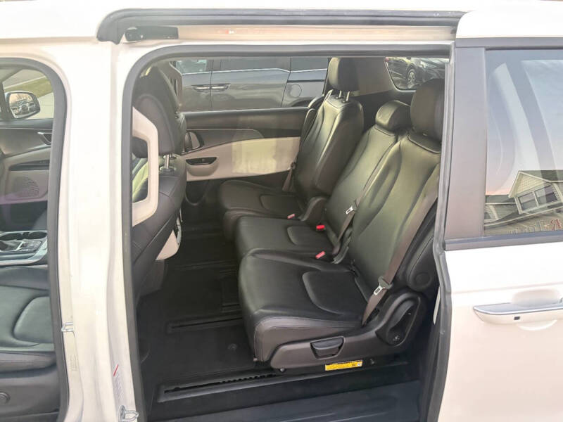 2024 Kia Carnival LX