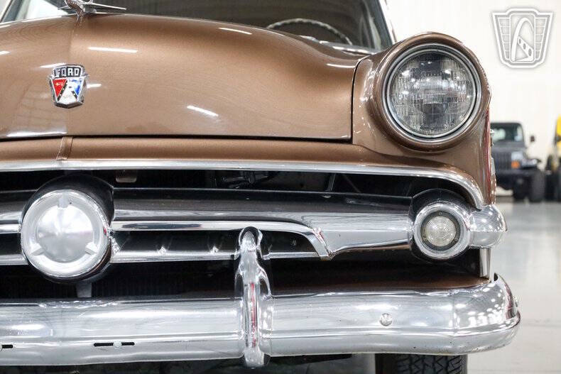 1954 Ford Crestline