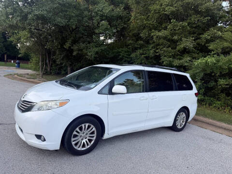 2012 Toyota Sienna XLE 8-Passenger