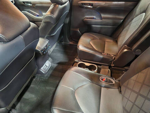 2022 Toyota Highlander Platinum