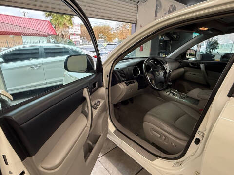 2010 Toyota Highlander SE