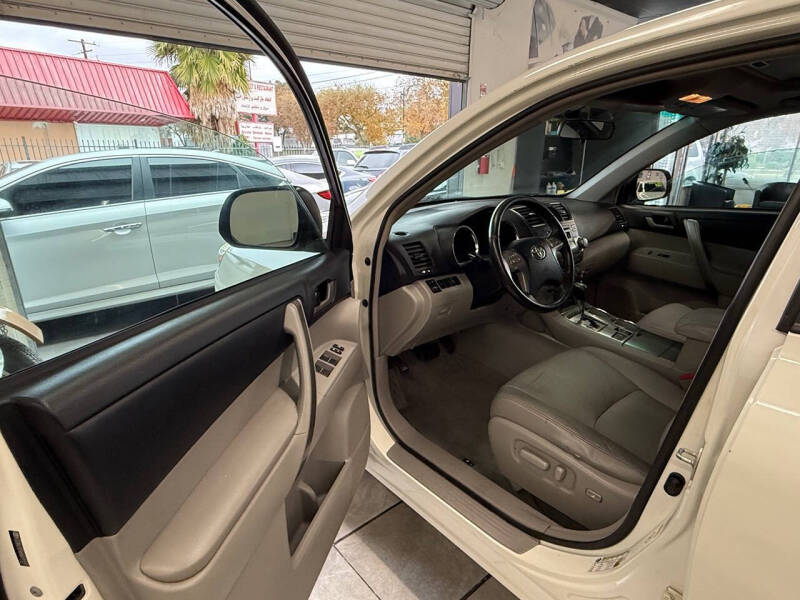 2010 Toyota Highlander SE