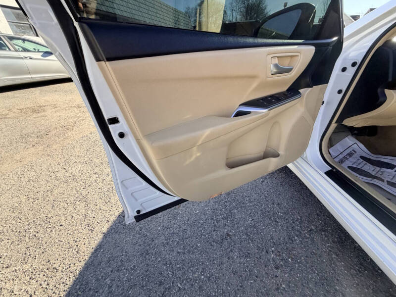 2017 Toyota Camry LE