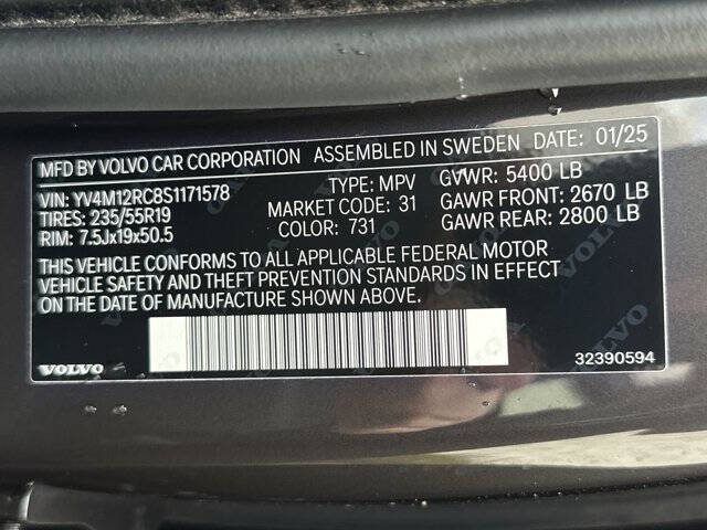 2025 Volvo XC60 B5 Plus Dark Theme