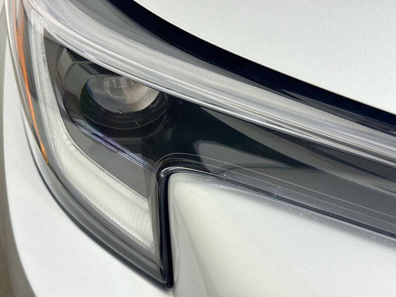 2025 Toyota Corolla Hatchback SE