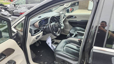 2017 Chrysler Pacifica Touring-L