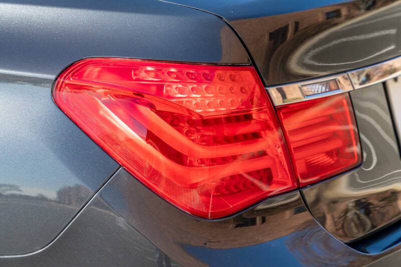 2011 BMW 7 Series 750Li xDrive