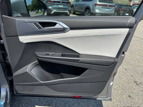 2025 Volkswagen Taos SE 4Motion