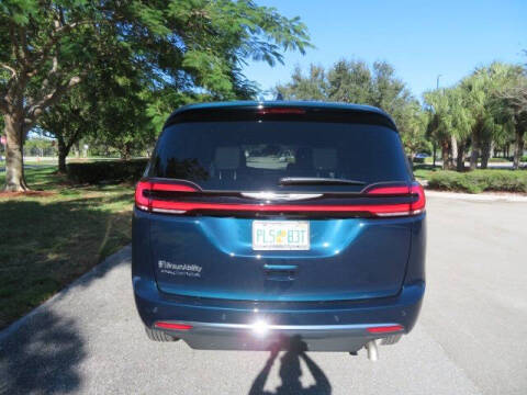 2025 Chrysler Pacifica Select