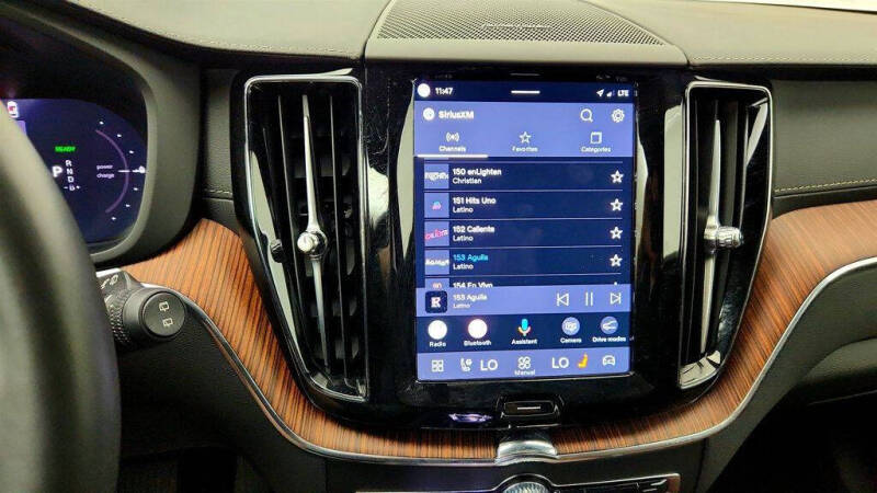 2024 Volvo XC60 Recharge T8 Ultimate Dark Theme