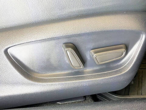 2022 Toyota Camry Hybrid XLE