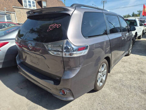 2011 Toyota Sienna SE 8-Passenger