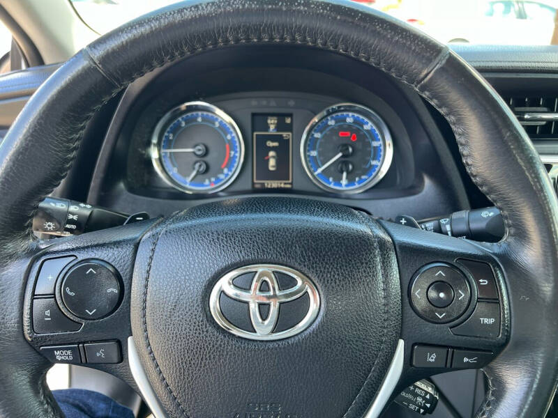 2018 Toyota Corolla SE photo 19