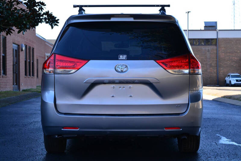 2013 Toyota Sienna LE 8-Passenger
