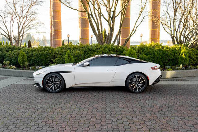 2019 Aston Martin DB11 27