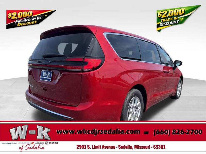 2027 Chrysler Pacifica Select