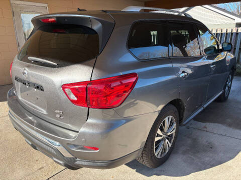 2017 Nissan Pathfinder SL
