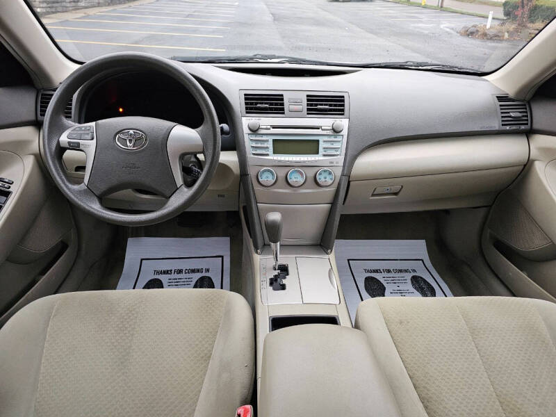 2008 Toyota Camry LE photo 36