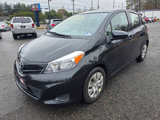 2012 Toyota Yaris 5-Door LE
