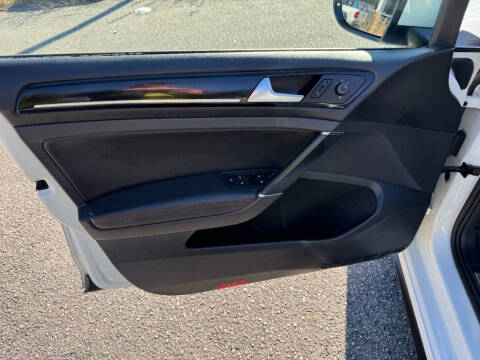 2017 Volkswagen Golf GTI Sport