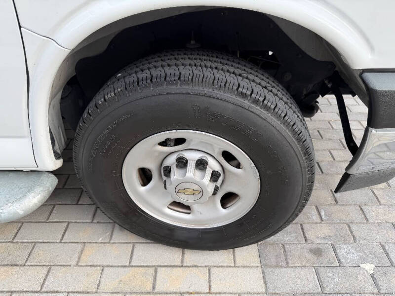 2024 Chevrolet Express 2500