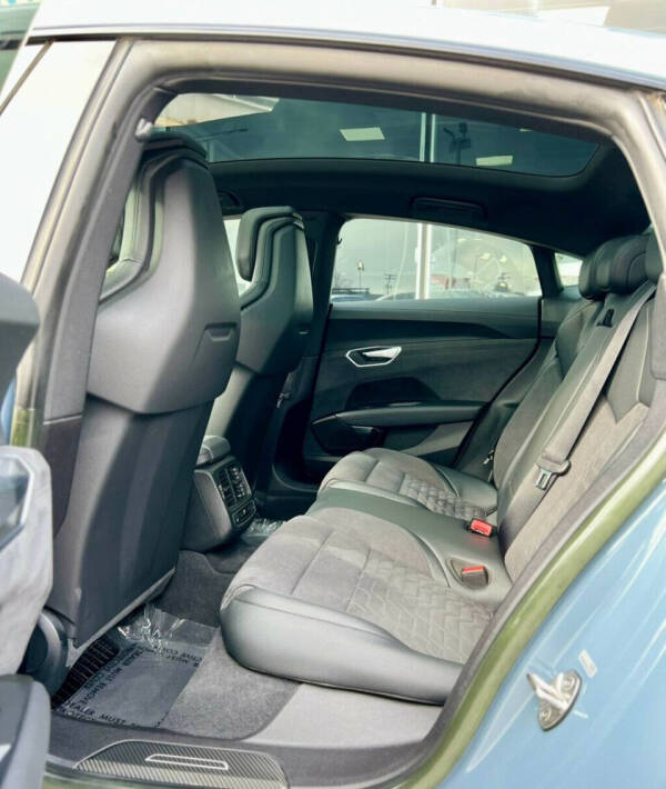 2022 Audi RS e-tron GT quattro