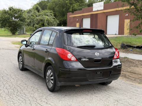 2011 Nissan Versa 1.8 S