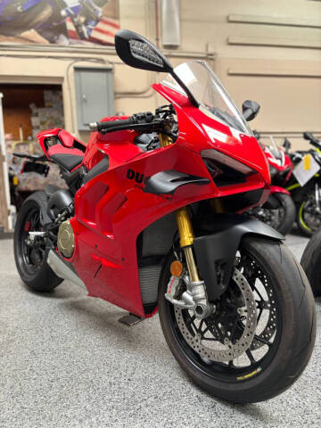 2022 Ducati V4 S