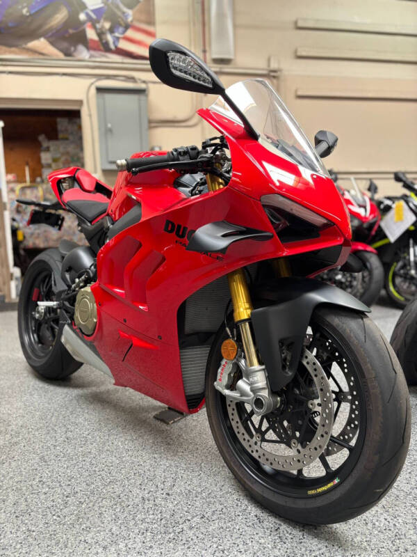 2022 Ducati V4 S