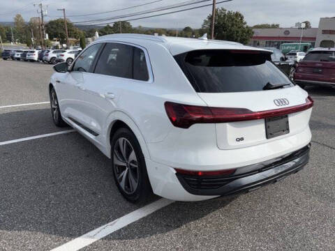 2024 Audi Q8 e-tron quattro Premium Plus