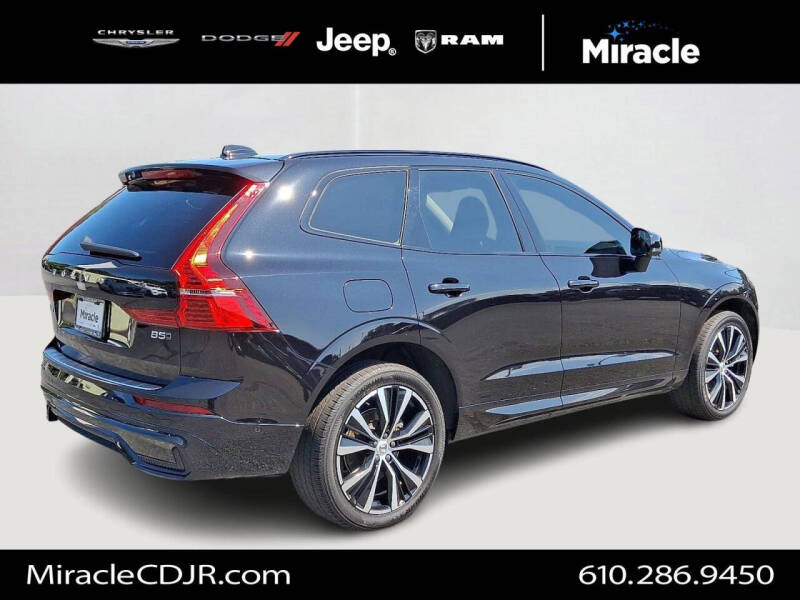 2023 Volvo XC60 B5 Plus Dark Theme